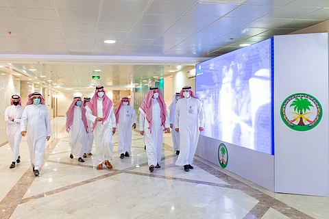 "فيصل بن سلمان" يتفقَّد مستشفى الملك فيصل التخصصي بالمدينة المنورة