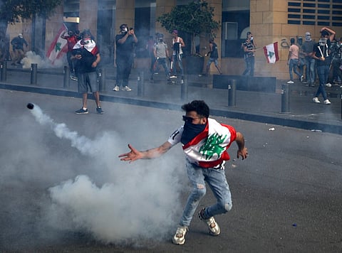 لبنان.. دهس وحرق صور "نصر اللات" في تظاهرات تُطالب بنزع سلاحه