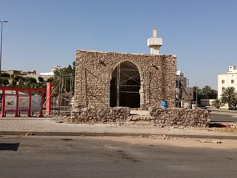 شاهد.. فيديو يرصد ترميم المساجد السبعة بالمدينة المنوّرة