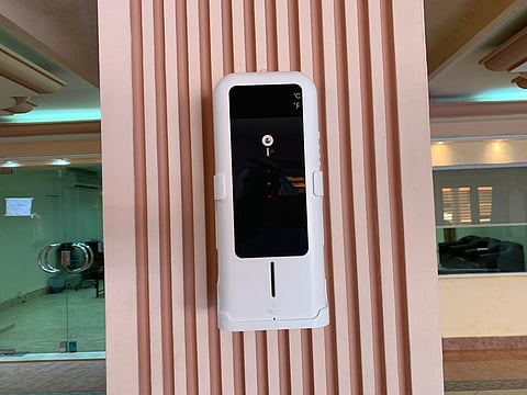 "تعليم الطائف" يتسلح بـ3 أجهزة فحص بصري مزودة بنظام إنذار وتعقيم آلي