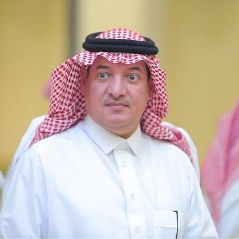 أعطال تكييف مبنى تعليم بيشة تؤرق مراجعيه.. والإدارة: خلل.. كمبروسورات!