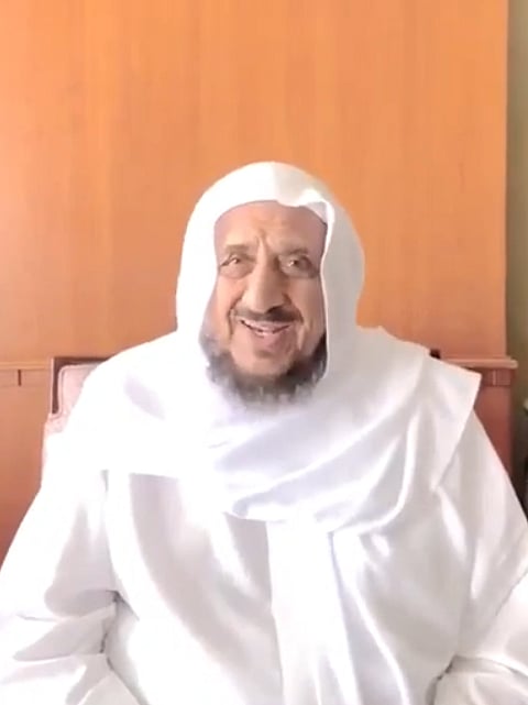 الشيخ "المصلح" يتماثل للشفاء بعد إصابته بـ"كورونا".. ويوصي: الزموا بيوتكم