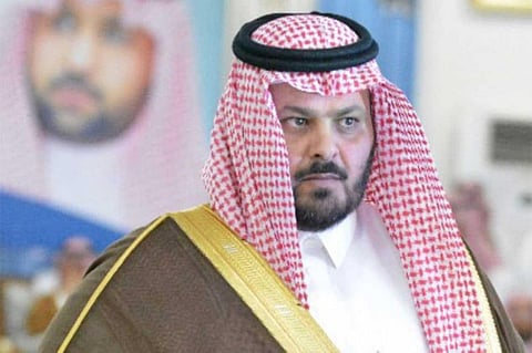 محافظ الداير يتفاعل مع فيديو لأسرة شهيد ويوجِّه بمتابعة طلباتهم فورًا