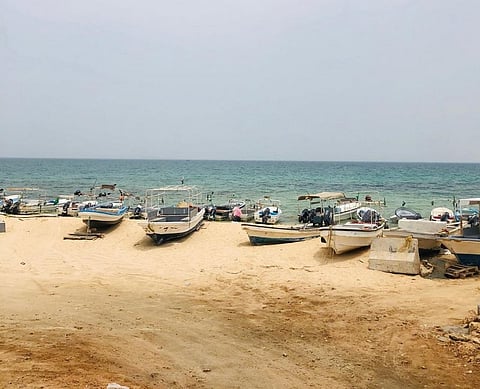 عُثر على قاربه يدور حول نفسه.. 9 أيام بحث وصياد فرسان "العامري" مفقود