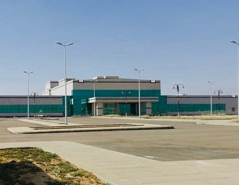 أزمة بين مستشفى الـ 45 مليونًا بالعارضة ومواطن.. والسبب "بركس"