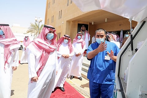 نائب أمير الجوف يتفقد الجهات الحكومية بالمنطقة