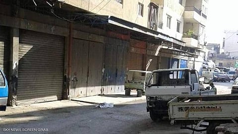 طرق تُقطع ومحال تغلَق وليرة تنهار.. تردي الأوضاع يشعل الاحتجاجات بلبنان