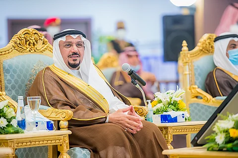 "أمير القصيم" يضع حجر الأساس لمشروع برج بلدية عنيزة