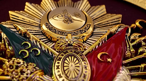 من جرائم العثمانيين.. سرقة قطع من الحجر الأسود ومقتنيات المسجد النبوي الشريف