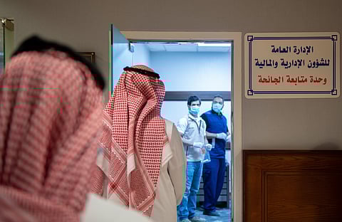 "إمارة المدينة المنوّرة" تعزّز الإجراءات الوقائية بالمسح المخبري لمنسوبيها