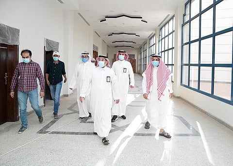 بالصور.. أمين الجوف يتفقد مشروع مركز الملك سلمان الحضاري بسكاكا