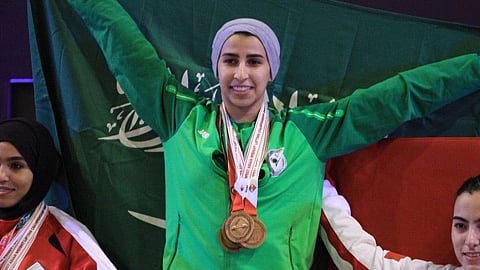 شاهد.. "العنود الخليفي" رَبَّاعة سعودية ترفع الأثقال وتحلم بالأولمبياد