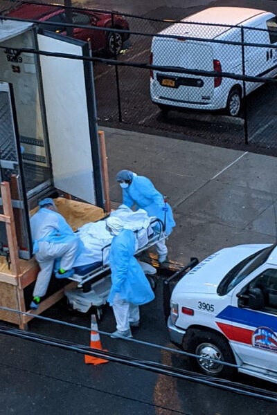 مشهد نيويورك يتكرر.. شاحنات تبريد لنقل موتى كورونا بولايتين أمريكيتين