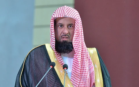 "السند": حكم حلق الشعر أو قص الأظافر لمن أراد أن يضحي مسألة خلافية