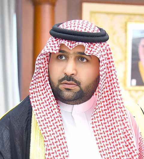 نائب أمير جازان ينقل تعازي القيادة لوالد وذوي الشهيد "اللغبي"