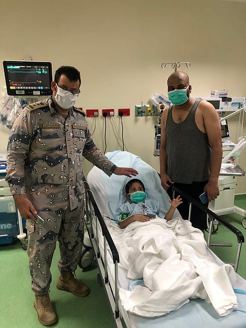 حرس الحدود بالجبيل ينقذ طفلاً هندياً ومقيماً يمنياً من الغرق