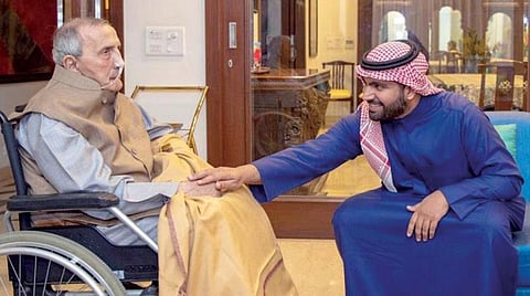 وفاة أشهر مخرج وفنان سعودي في الهند.. إبراهيم القاضي "أبو المسرح الهندي"