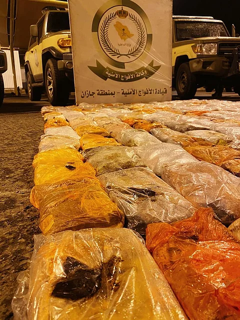 مهرِّب وامرأتان و224 كيلو حشيش مخدِّر.. الجميع في قبضة "أفواج الداير"
