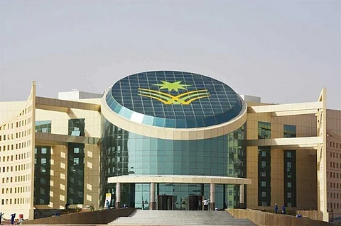 جامعة نجران: بدء تسليم وثائق خريجي الفصل الصيفي عبر البريد الممتاز