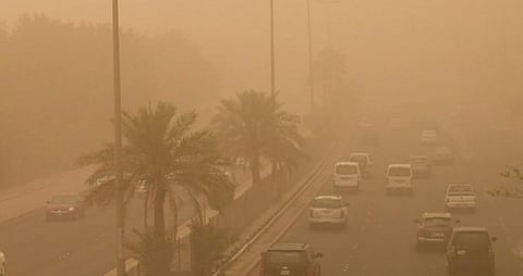 "الأرصاد" تنبّه من رياح شديدة السرعة على رابغ وأتربة على القنفذة والليث