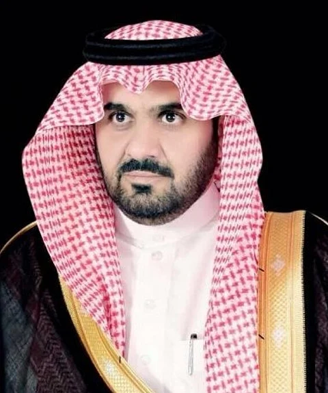 محافظ ظهران الجنوب يؤدي صلاة الميت على الشهيد "الوادعي"