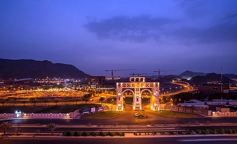 جامعة طيبة تنشئ مركزا للتحول الرقمي والذكاء الاصطناعي.. هذه أهدافه