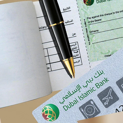 ما هو الحد الأدنى للراتب الشهري لفتح حساب بنكي إسلامي في الإمارات؟