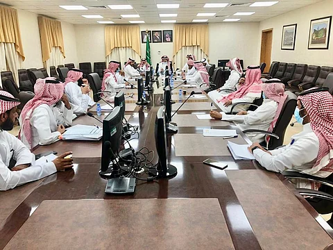 بلدي ظهران الجنوب يناقش تنفيذ 12 مشروعًا