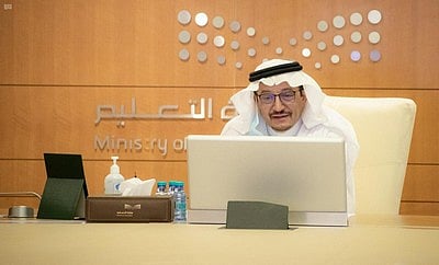 وزير التعليم: على الطالب ارتداء الزي المدرسي قبل الدخول لمنصة "مدرستي"