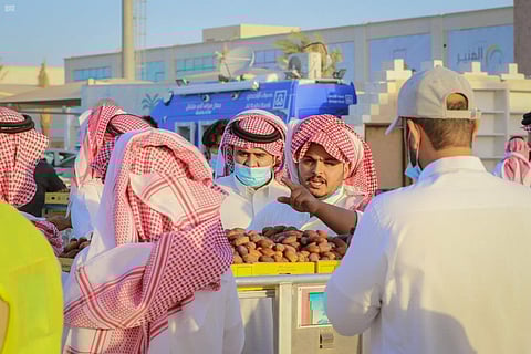 موسم عنيزة للتمور.. زيادة في حجم المبيعات والمزادات على أصناف عديدة