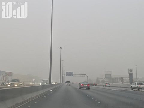"الأرصاد" عن الأربعاء: رياحٌ مُثيرة للأتربة والغبار على أجزاءٍ من الرياض والمدينة ومكة وجازان