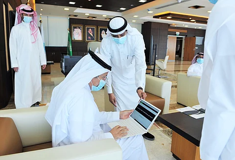 رئيس جامعة جازان: لا مجال للتقصير في التواصل مع الطلاب