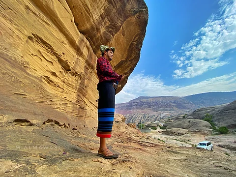 "رحال الريث".. يجوب قمم القهر بالزوار عشقًا للنزهة ومضيافًا للسياح