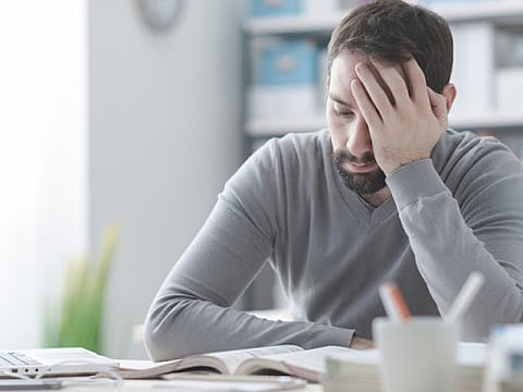 دراسة: 8 أسباب تجعلك تشعر بالتعب نهارًا رغم النوم جيدًا ليلًا