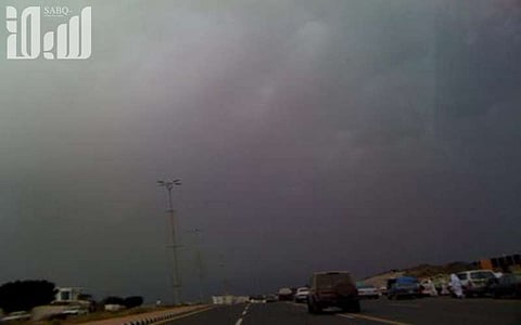 "مدني الباحة" تحذّر من تقلبات جوية تستمر حتى 8 مساءً