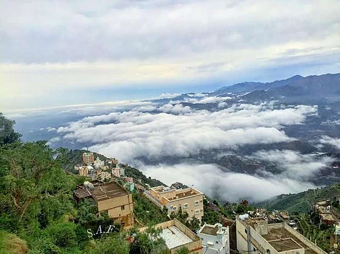 "شاهد" فيفـاء المتعة والمغامرة.. جارة القمر وحـدائق السـعودية المعلقـة "تتنفس"