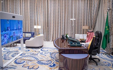 "أسبوع حافل".. القيادة تواصل محاربة الفساد ومؤشرات مطمئنة عن "كورونا" واكتشافات جديدة في النفط والغاز