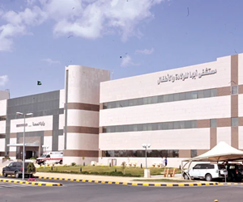 استئصال ورم يزن 15 كجم من مريضة في أبها