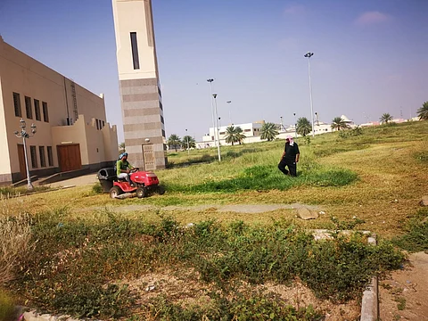 تفاعلاً مع "سبق".. بلدية المسارحة تباشر صيانة حدائق إسكان الحصمة