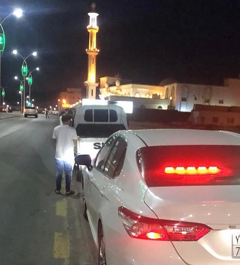 "مرور الطائف" يقبض على قائد سيارة أعاق سير مركبة أخرى بأحد الطرق الرئيسية