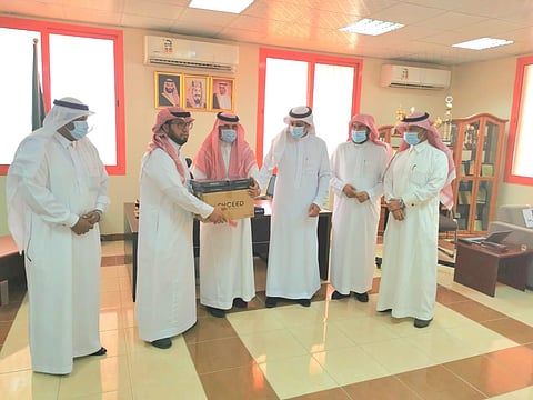 "تعليم الخرج" توزّع 1000 جهاز تابلت ذكي على الطلاب والطالبات