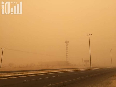 "الأرصاد": رياح نشطة وأتربة مثارة على نجران.. والمدني يتفاعل محذرًا
