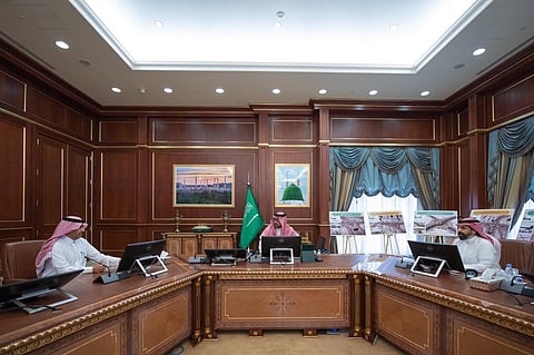 شاهد.. "الفيصل" يشكر أمين المدينة على جهوده في تنفيذ المشروعات التنموية في وقتها