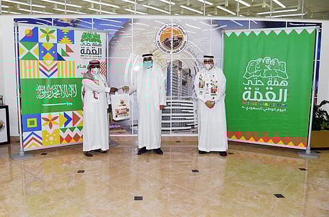 شاهد.. مدينة ينبع الصناعية تتوشح بالأخضر ابتهاجًا بيوم الوطن