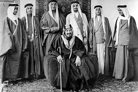 لقطة عمرها 80 عامًا.. تعرّف على أبناء الملك المؤسس في هذه الصورة النادرة