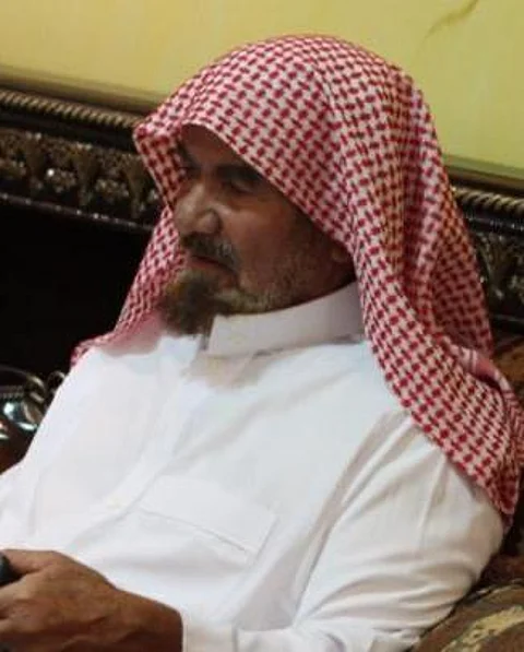 خرج على سيارته المحملة بالتمر ولم يعد لمنزله.. ذوو مسنّ بسدير يناشدون البحث عنه