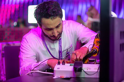 القمة العالمية للذكاء الاصطناعي تكشف المتأهلين للمرحلة الأخيرة من فعالية "آرتاثون"