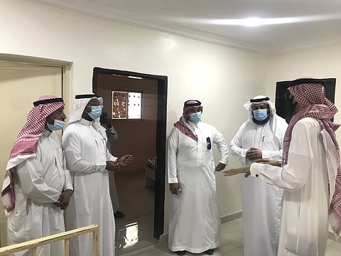 بالصور .. "بر الأحساء" ترمم منزل أرملة وتنهي معاناتها مع السكن