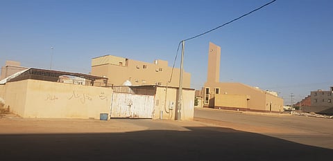 وسط حي وإغلاق وتعثر عقدين.. "مواقع بيع الغاز الـ5 بشقراء".. معاناة والبلدية تردّ