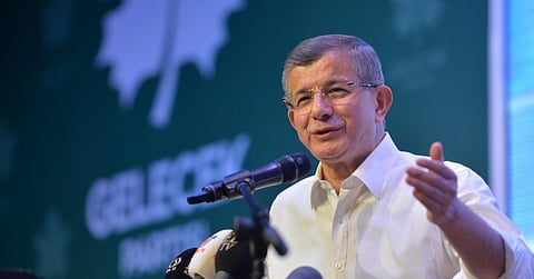 "داود أوغلو": "أردوغان" وعائلته أكبر "مصيبة" حلت على شعبنا